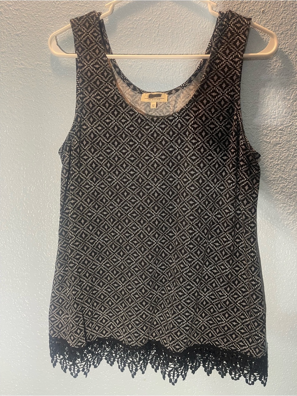 Black & Cream Patterned Lace-Hem Tank Top